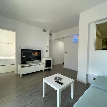 Gabriel Miro, Center, Terrace With Beautiful View, Refurbished - 1 Min From The דירה קלפה